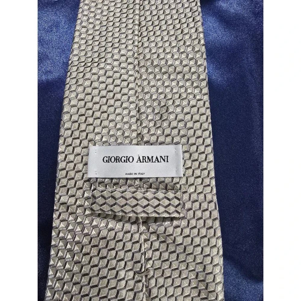 Giorgio Armani Silk Tie Mens Italy Geometric 3D Cube Pattern Champagne Silver